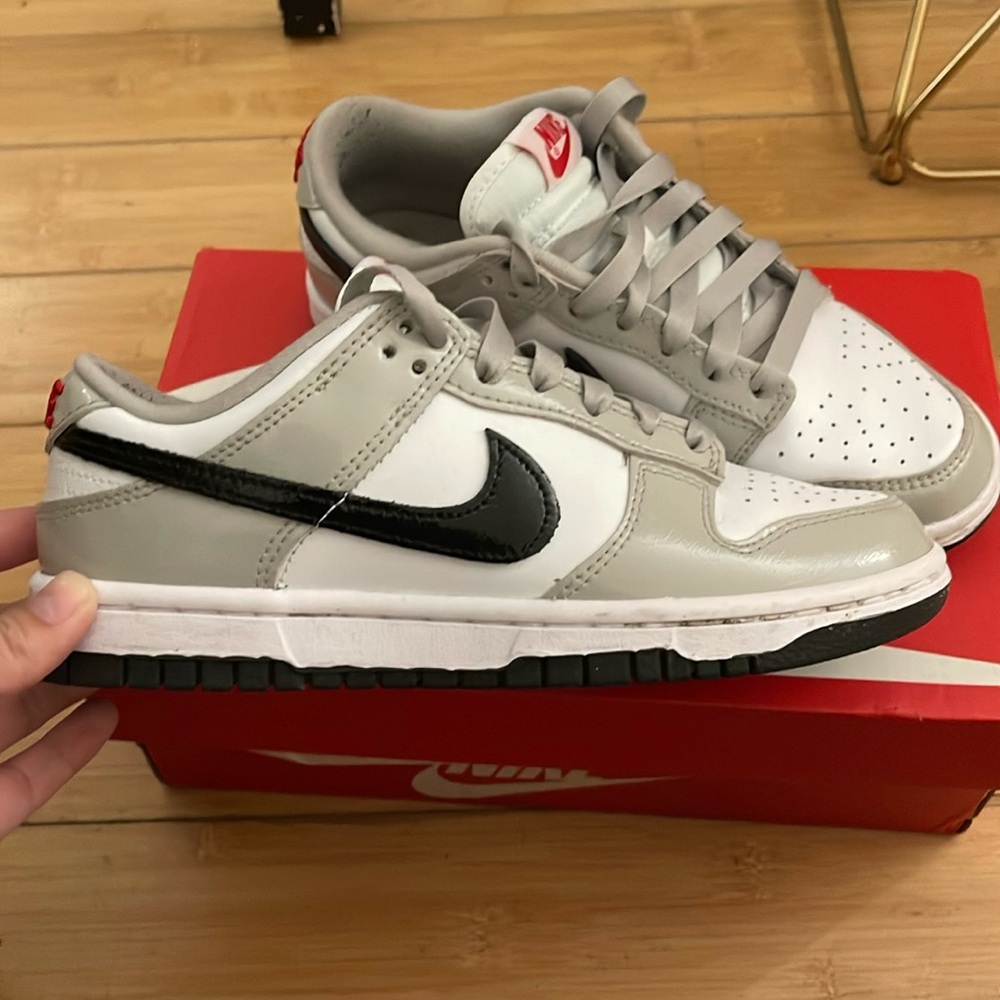 Nike Dunk Low
Light Iron Ore (Women's)